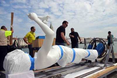 Jongen met kikker, neergehaald Jongen met kikker, neergehaald