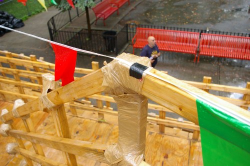 Gramsciproject, met plakband in elkaar gezet