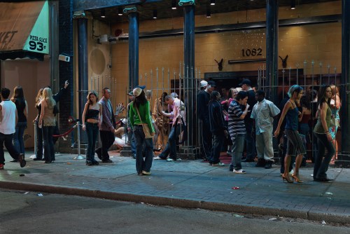 In Front of a Nightclub, Jeff Wall, 2006, transparency in lightbox, 2260x3608x300, courtesy the artist