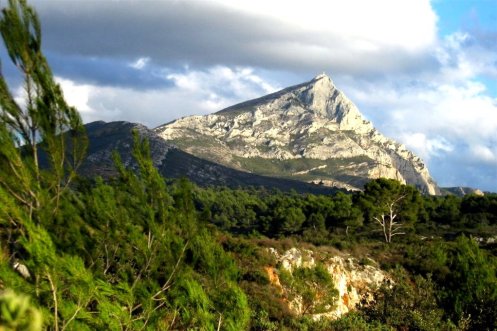 Mont Sainte-Victoire, foto Androo (Panoramio) Mont Sainte-Victoire, foto Androo (Panoramio)