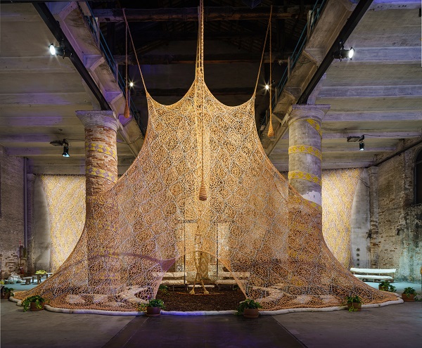 Um Sagrado Lugar (‘Een Heilige Plek’) van Ernesto Neto. © foto’s: Andrea Avezzù
